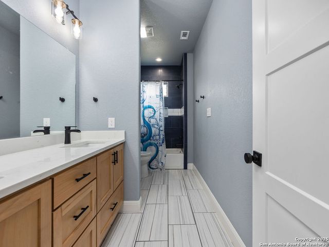 228 triple r, La Vernia, TX 78121