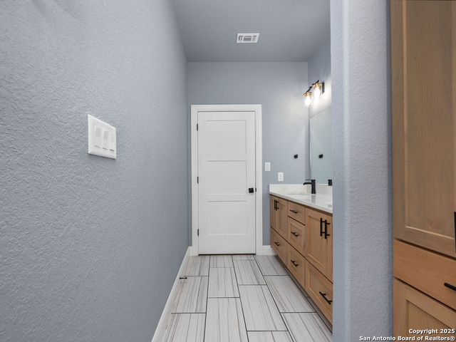 228 triple r, La Vernia, TX 78121