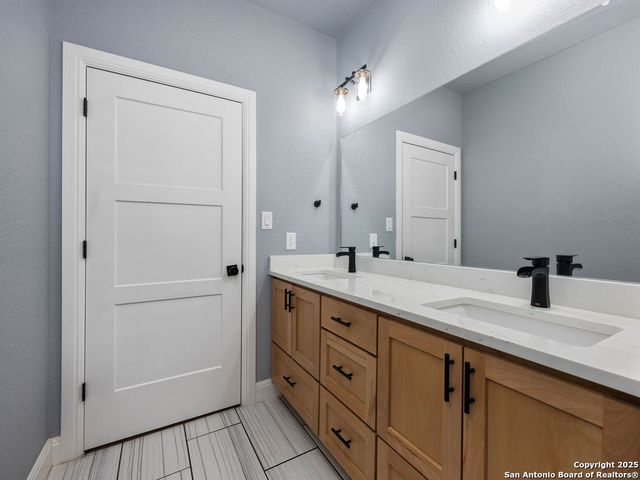 228 triple r, La Vernia, TX 78121