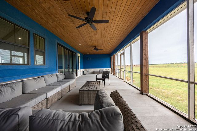 228 triple r, La Vernia, TX 78121
