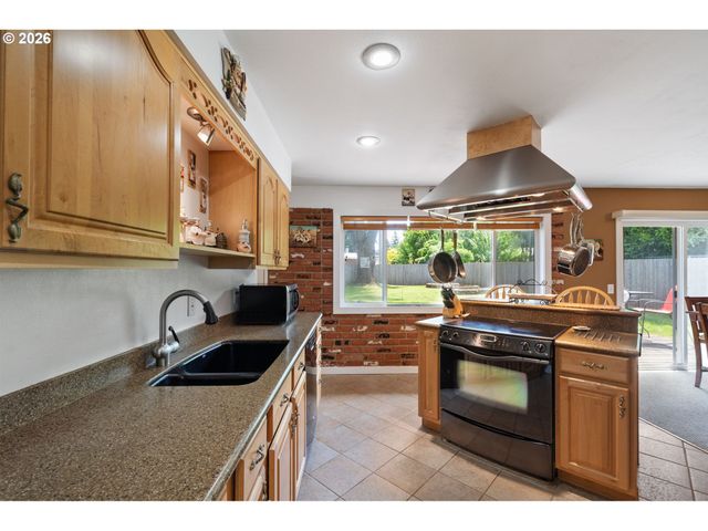 3720 Se 166TH Ave, Portland, OR 97236