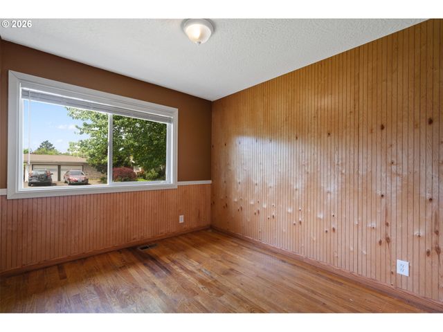 3720 Se 166TH Ave, Portland, OR 97236