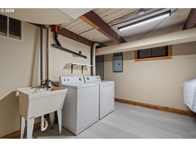 3720 Se 166TH Ave, Portland, OR 97236