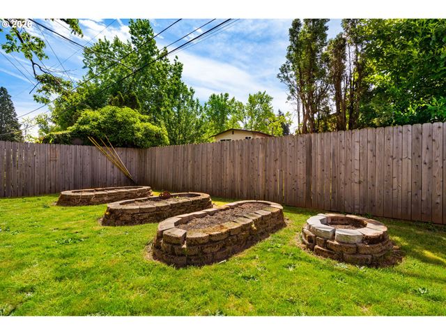 3720 Se 166TH Ave, Portland, OR 97236