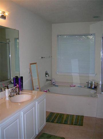 17154 Oakwood Chase Drive, Spring, TX 77379