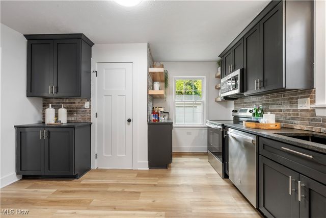 3750 Bainbridge Road, Cleveland Heights, OH 44118