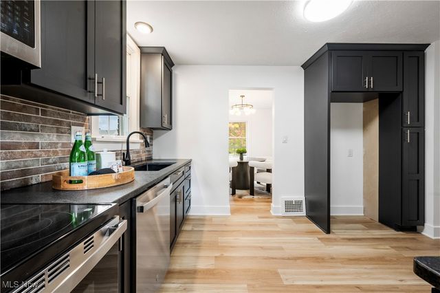 3750 Bainbridge Road, Cleveland Heights, OH 44118