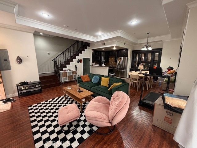 631 E Magnolia 103, Burbank, CA 91501