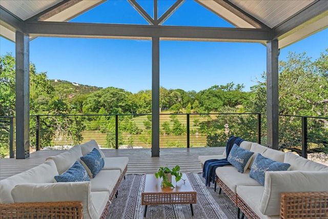202 Hub Drive, Wimberley, TX 78676