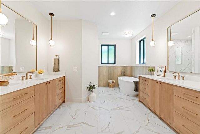 202 Hub Drive, Wimberley, TX 78676