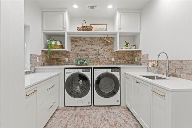 202 Hub Drive, Wimberley, TX 78676