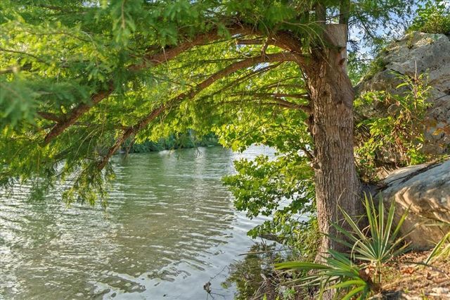 202 Hub Drive, Wimberley, TX 78676