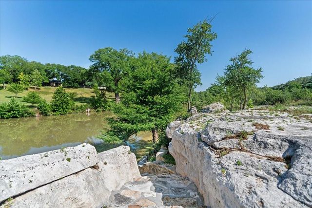 202 Hub Drive, Wimberley, TX 78676