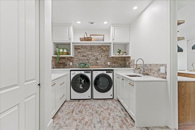 202 Hub Drive, Wimberley, TX 78676