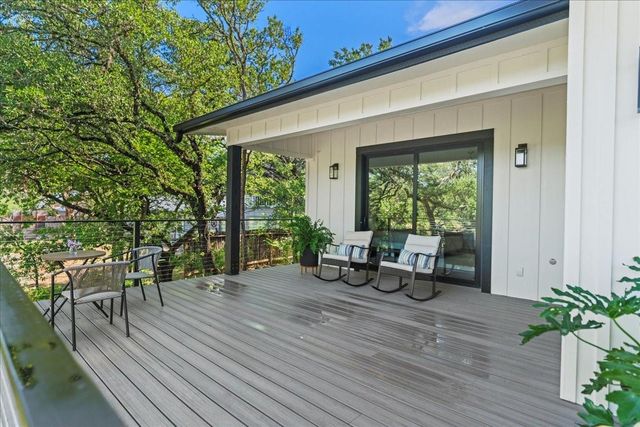 202 Hub Drive, Wimberley, TX 78676