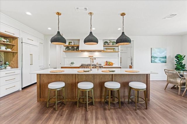 202 Hub Drive, Wimberley, TX 78676