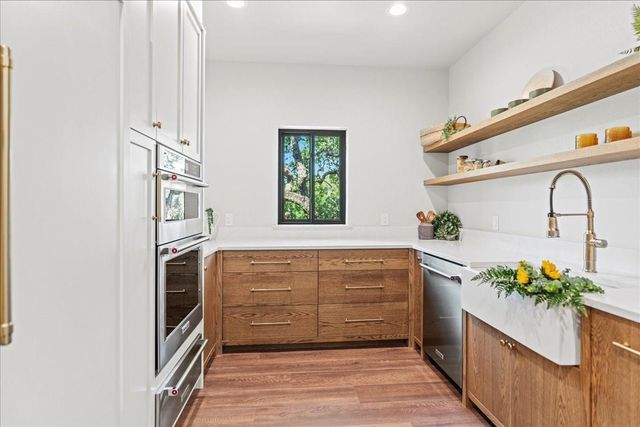 202 Hub Drive, Wimberley, TX 78676