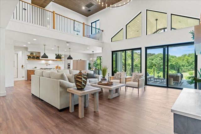 202 Hub Drive, Wimberley, TX 78676