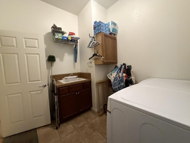 2859 Sierra Gold Ct, Riverbank, CA 95367