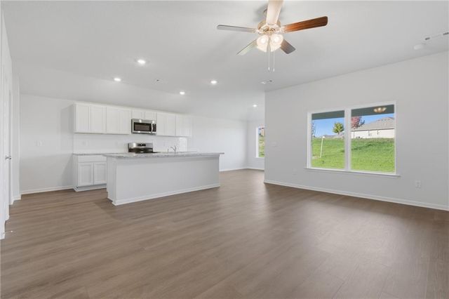 20262 W 195th Street, Spring Hill, KS 66083