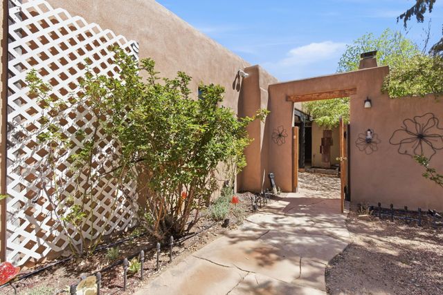 747 Manhattan, Santa Fe, NM 87501