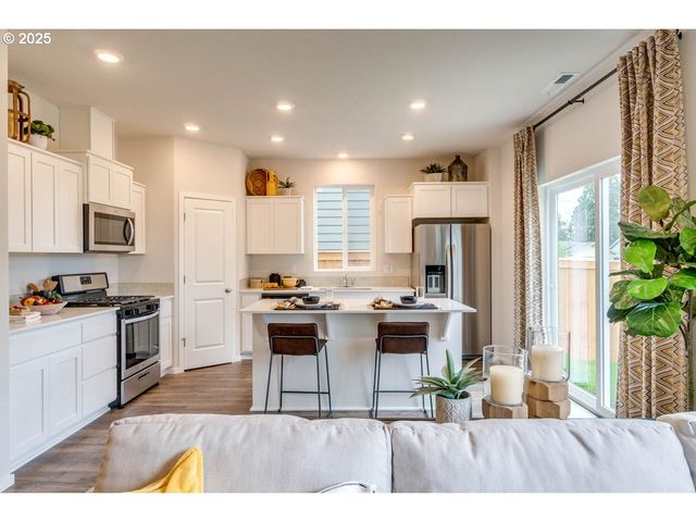 4952 Elvis Ave Ne, Salem, OR 97301