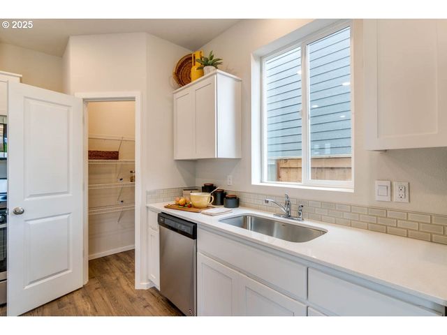 4952 Elvis Ave Ne, Salem, OR 97301