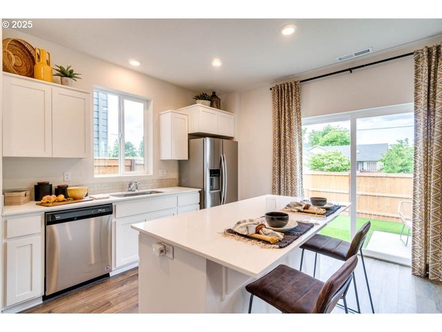 4952 Elvis Ave Ne, Salem, OR 97301