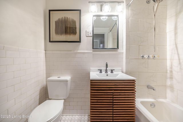 601 E Oak St, Louisville, KY 40203