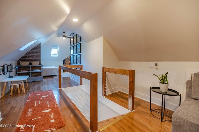 601 E Oak St, Louisville, KY 40203