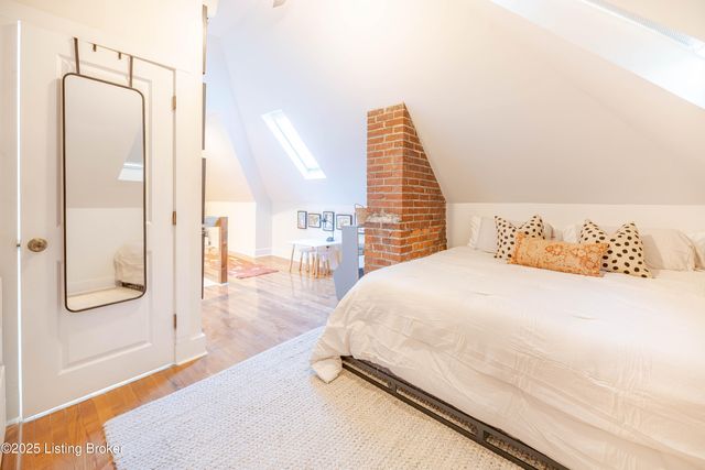 601 E Oak St, Louisville, KY 40203