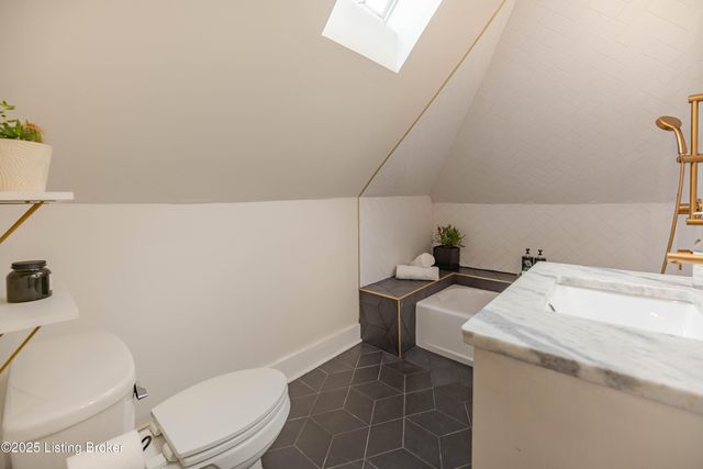 601 E Oak St, Louisville, KY 40203