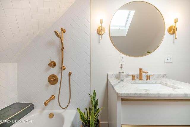 601 E Oak St, Louisville, KY 40203