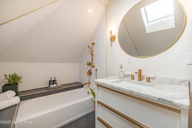 601 E Oak St, Louisville, KY 40203