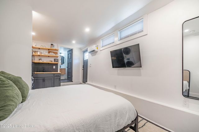 601 E Oak St, Louisville, KY 40203