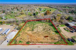 1561 E Pierce ST, Luling, TX 78648