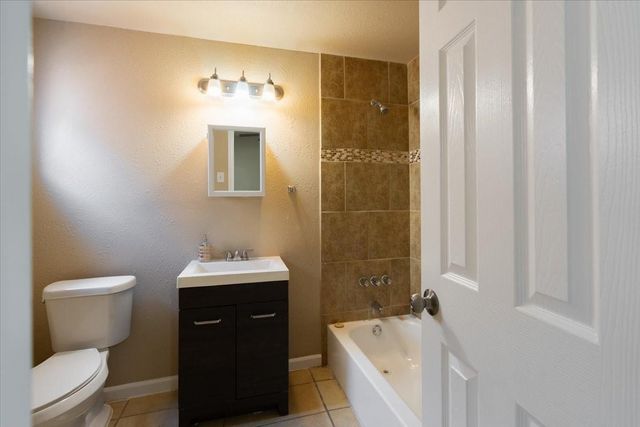 3045 Golfcrest Boulevard 20, Houston, TX 77087