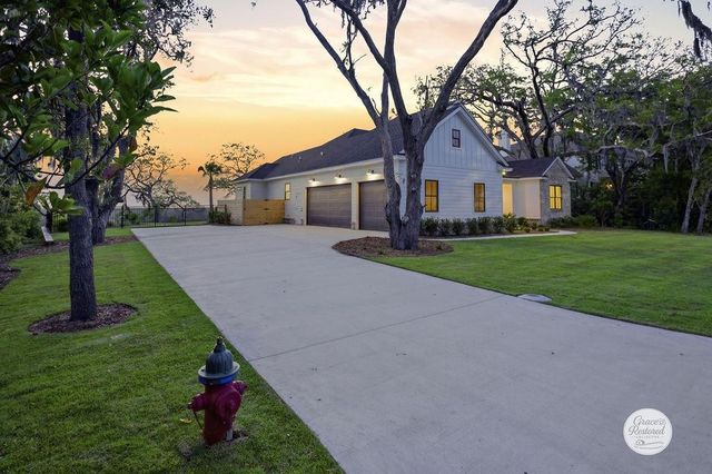 943 Champney Street, St. Simons Island, GA 31522