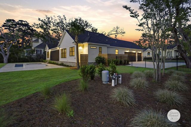 943 Champney Street, St. Simons Island, GA 31522