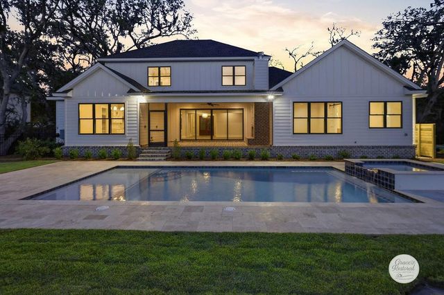 943 Champney Street, St. Simons Island, GA 31522