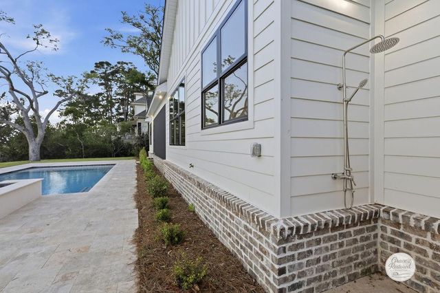 943 Champney Street, St. Simons Island, GA 31522