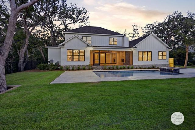 943 Champney Street, St. Simons Island, GA 31522