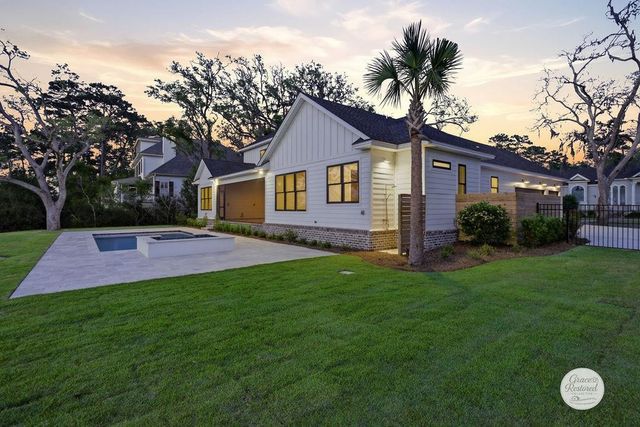943 Champney Street, St. Simons Island, GA 31522