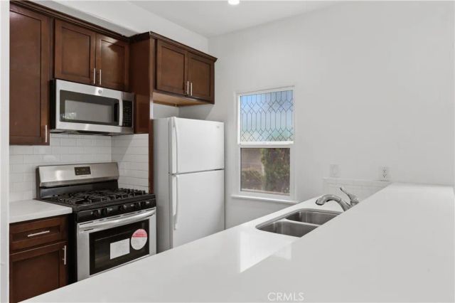 2911 S Palm Grove Avenue, Los Angeles, CA 90016