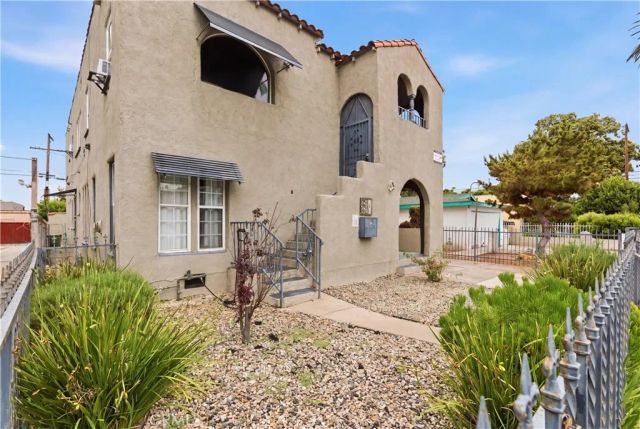 2911 S Palm Grove Avenue, Los Angeles, CA 90016