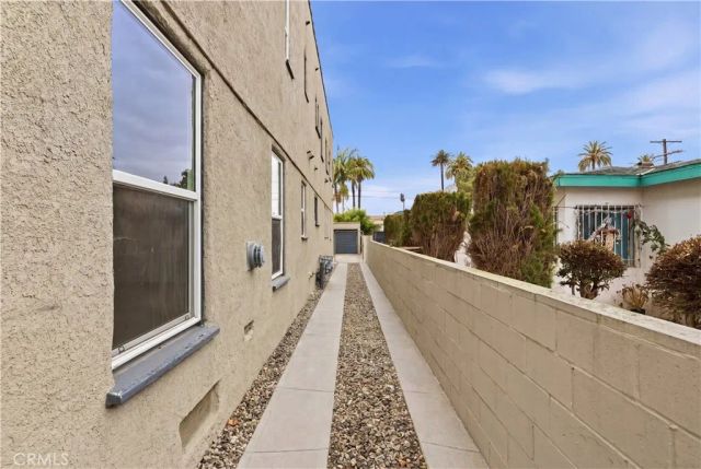2911 S Palm Grove Avenue, Los Angeles, CA 90016