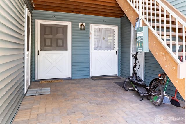 18 Steeplechase Court, Franklin Twsp, NJ 08873
