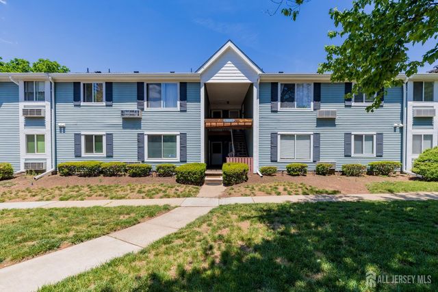 18 Steeplechase Court, Franklin Twsp, NJ 08873