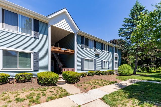 18 Steeplechase Court, Franklin Twsp, NJ 08873