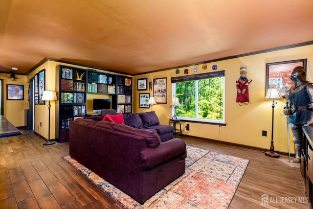 18 Steeplechase Court, Franklin Twsp, NJ 08873